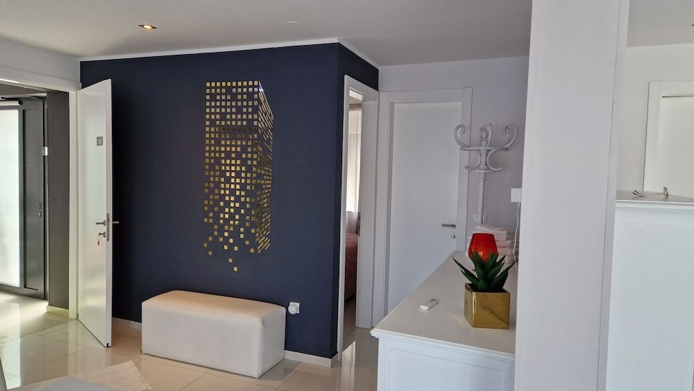 Basic Mansion Two-Bedroom Apartment with Sea View and Balcony 9