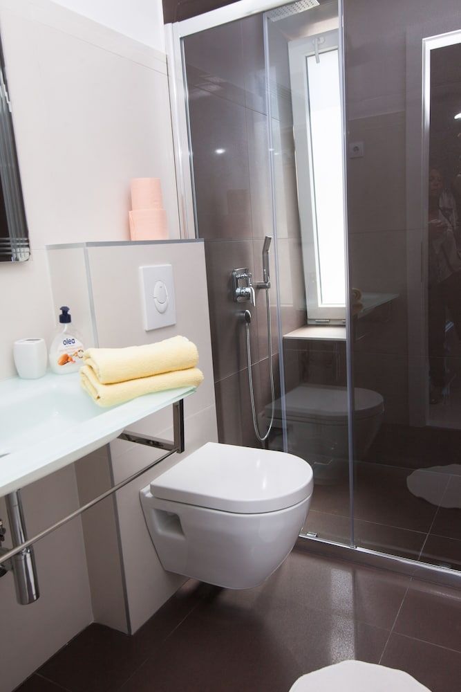 Basic Mansion Two-Bedroom Apartment with Sea View and Balcony 5