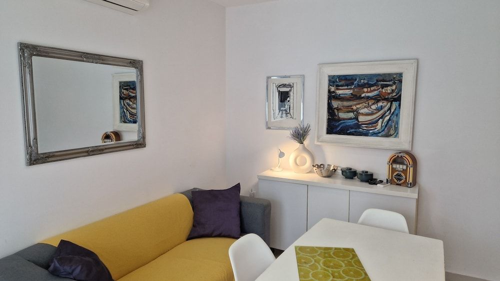 Basic Mansion One-Bedroom Apartment with Pool View 3