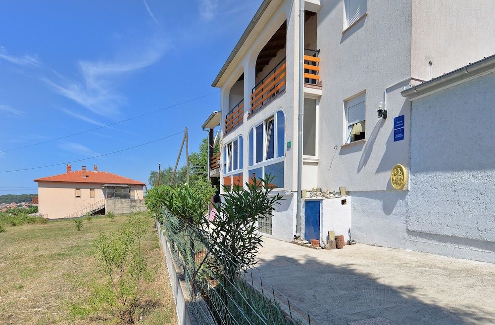 Apartment 1374