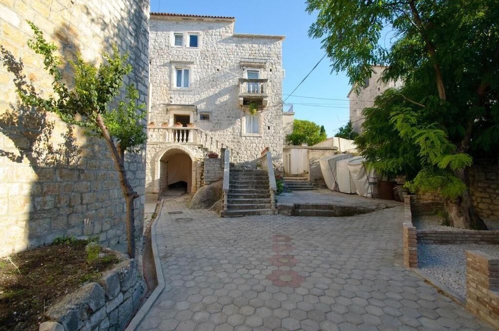 Studios Kadena