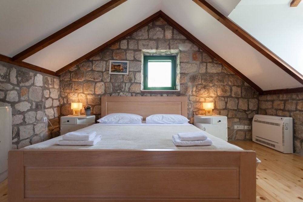 Traditional House, Terrace, Partial Sea View (4 Bedrooms)