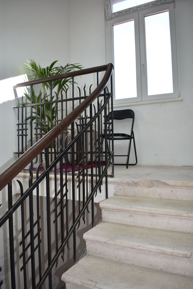 Dante Apartment