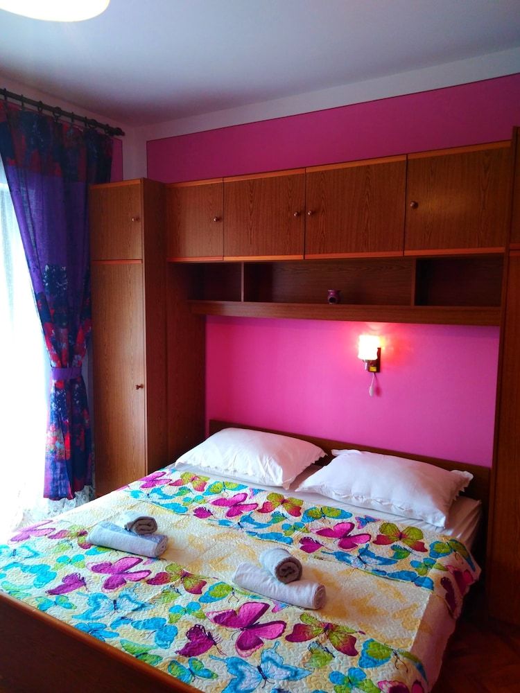 Apartment, 4 Bedrooms, Smoking, Balcony