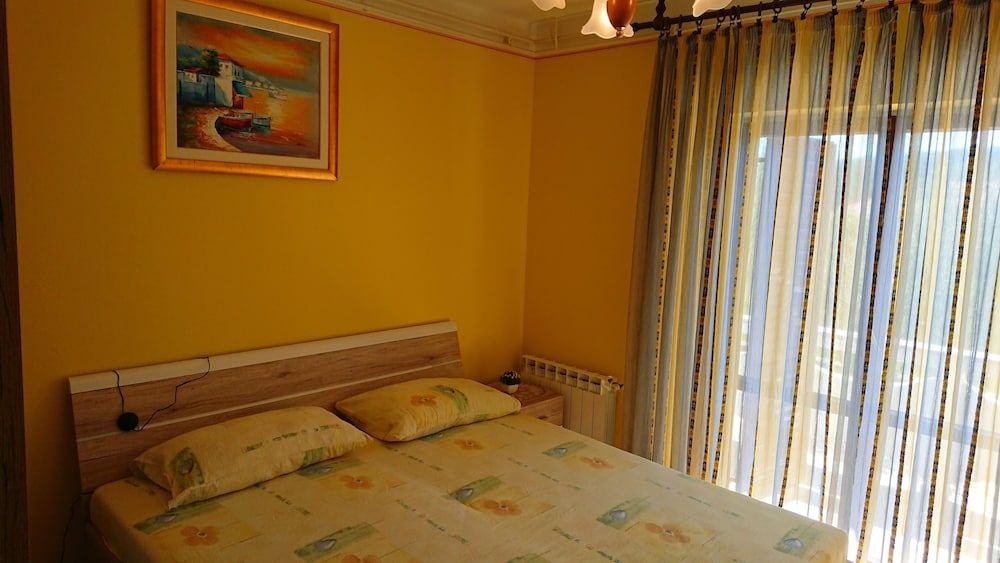 Apartment, 3 Bedrooms, Smoking, Balcony