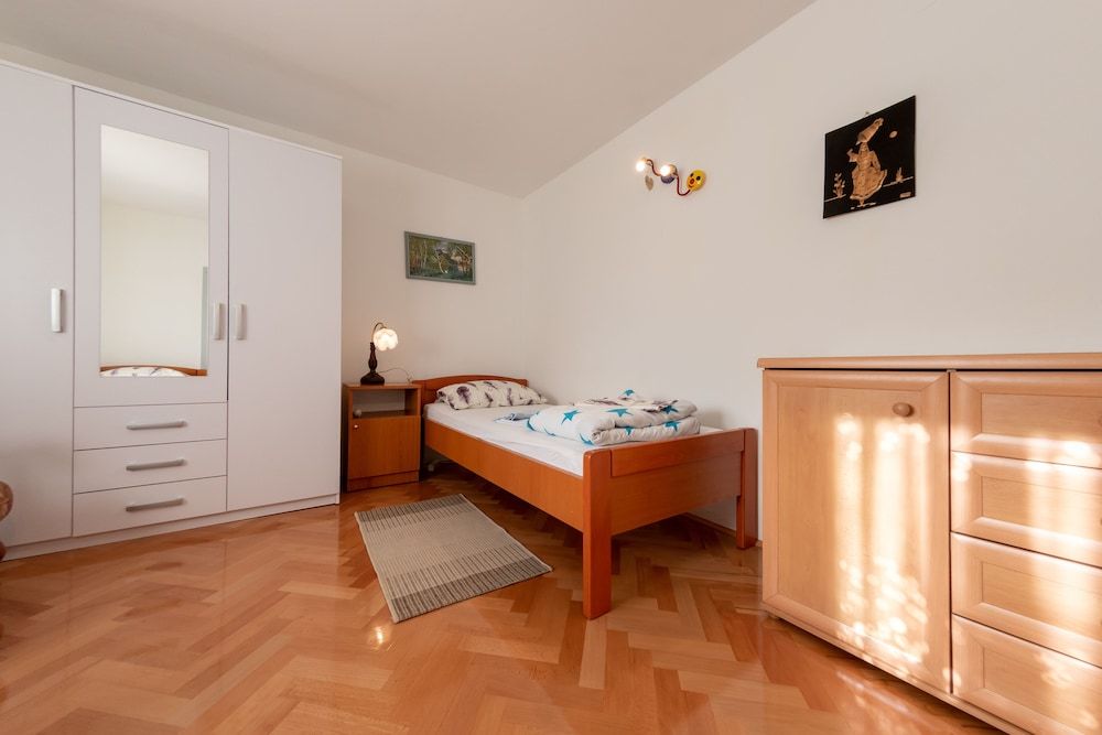 Apartment, 2 Bedrooms, Accessible, Smoking