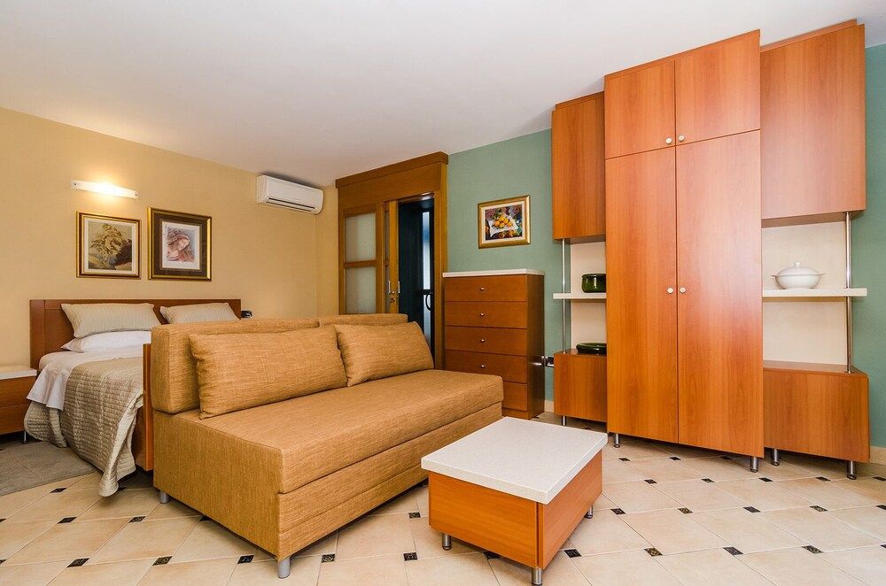 Double Room (0 Bedroom)