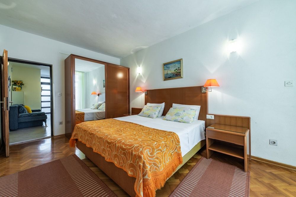 Apartment, 2 Bedrooms, Smoking, Terrace