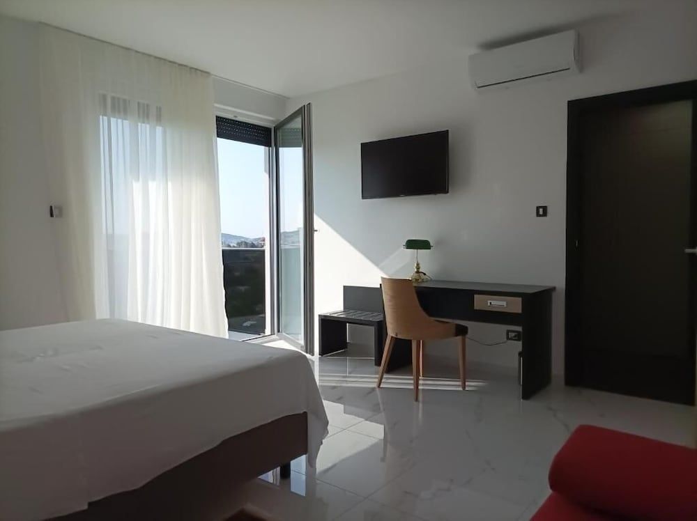 Deluxe Room 11, Balcony