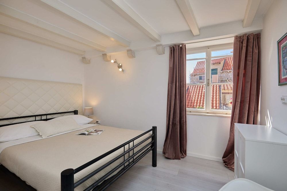 Apartment (3 Bedrooms)