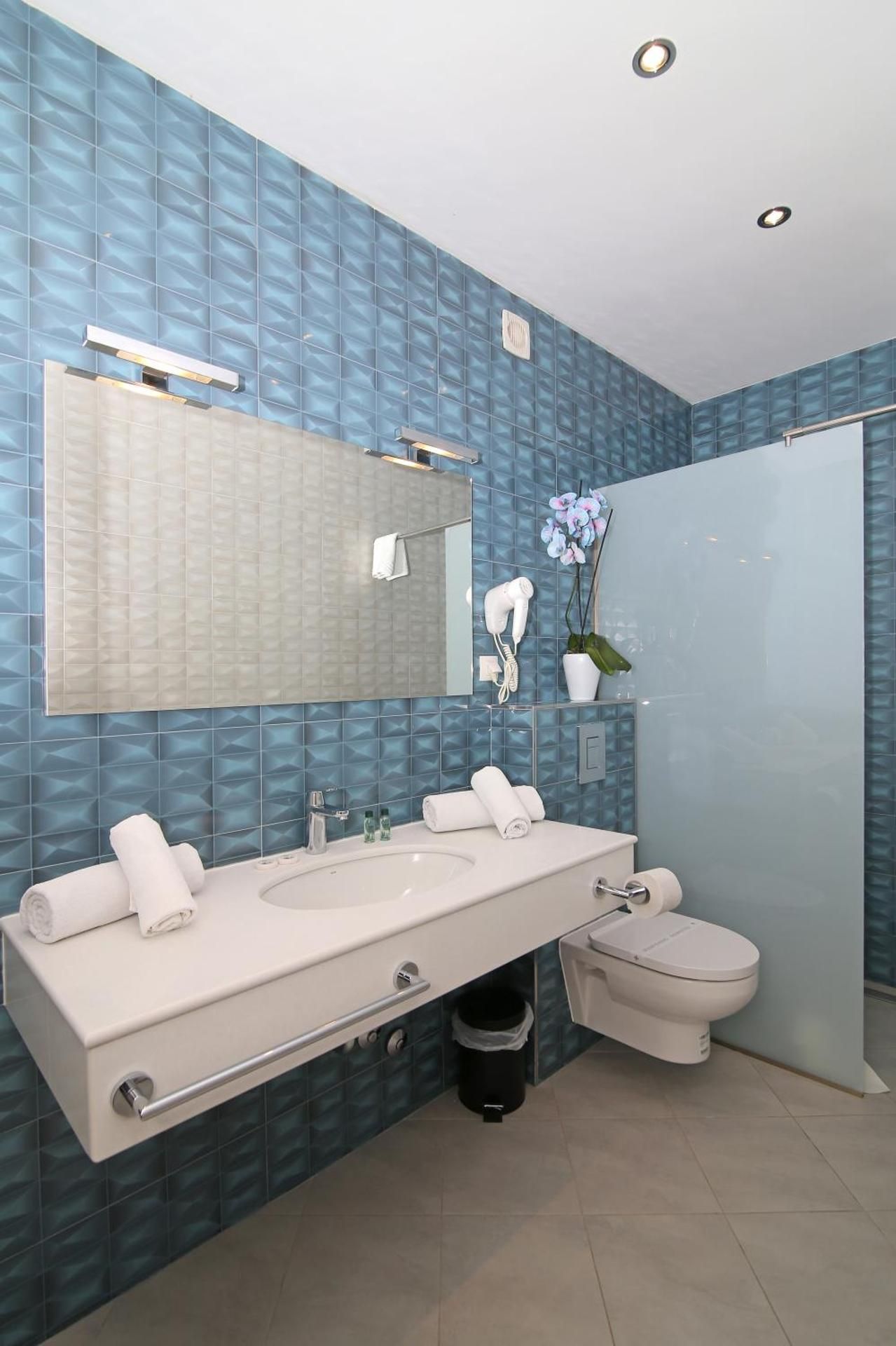 Deluxe Two Bedroom Apartment