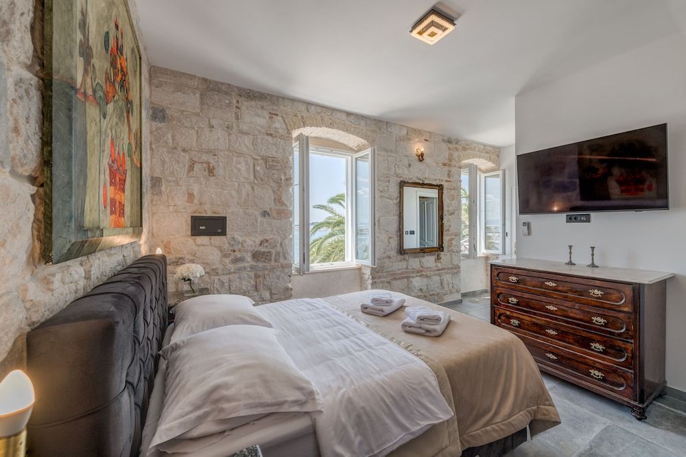 Grand Promenade Suite - Tale Of The Sea Grand Apartment with Sea View and Balcony 5