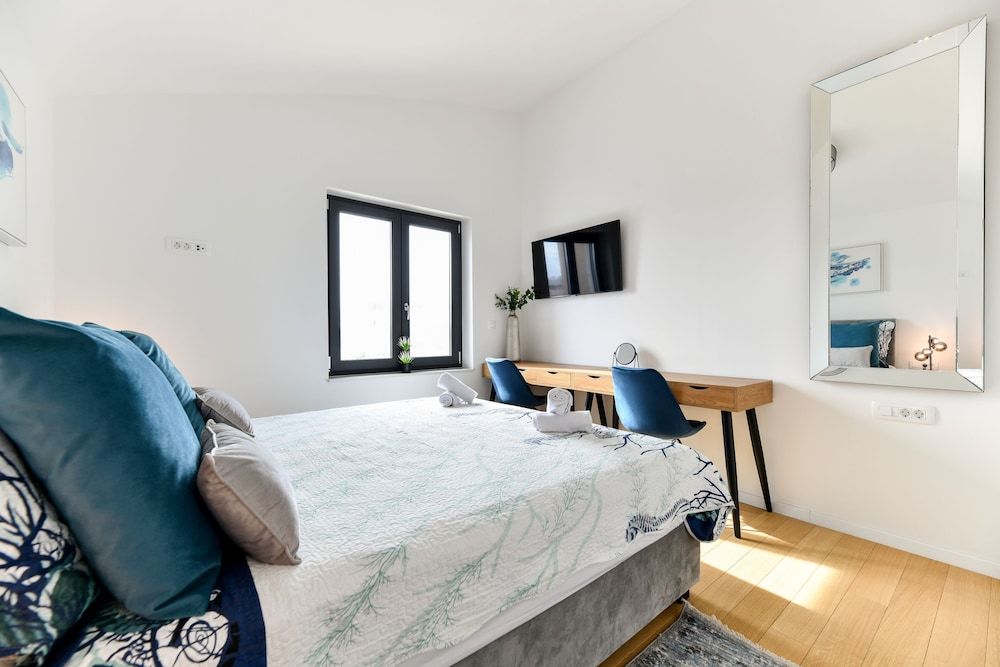 Berin Deluxe Penthouse with jacuzzi Deluxe Apartment 2