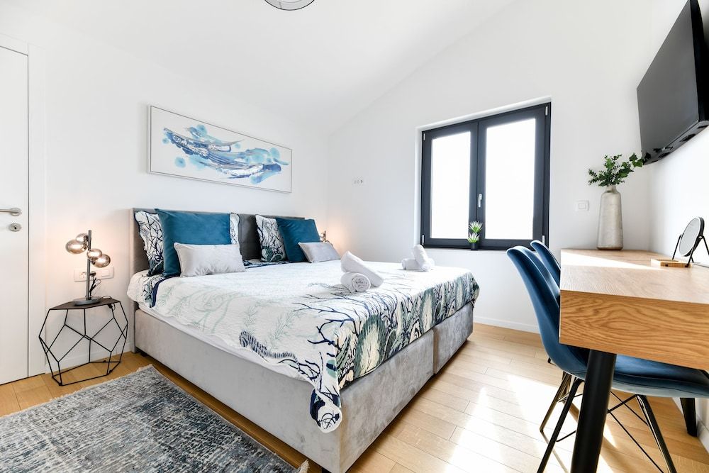 Berin Deluxe Penthouse with jacuzzi Deluxe Apartment 3