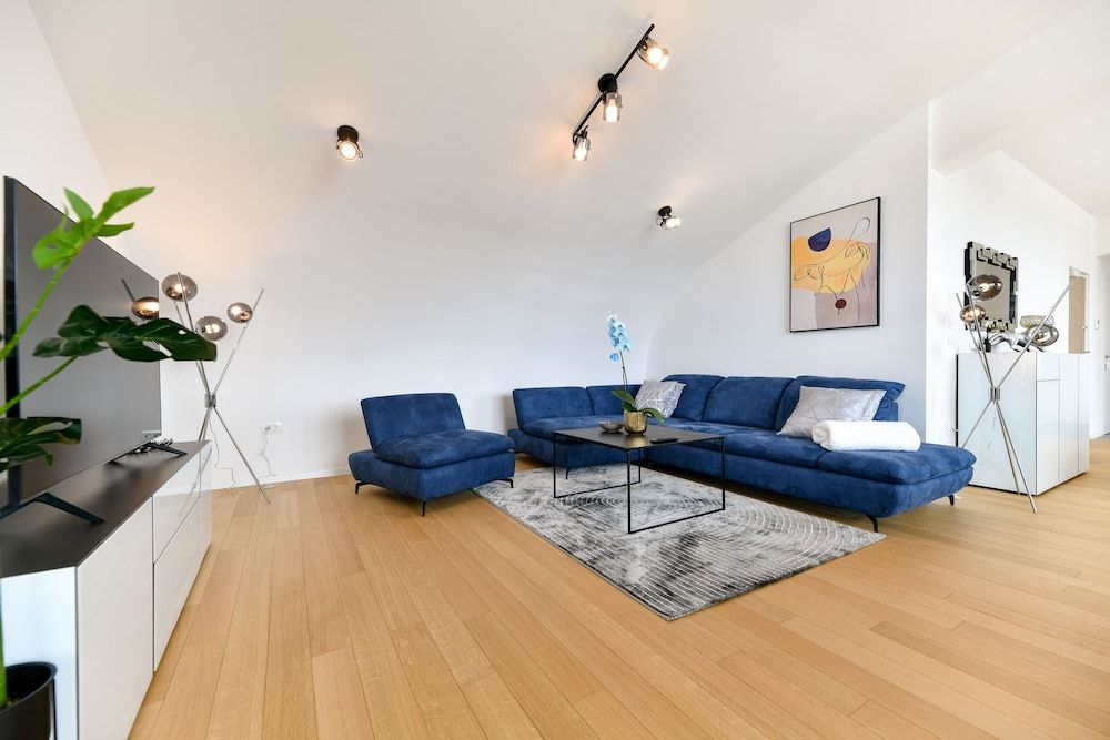 Berin Deluxe Penthouse with jacuzzi Deluxe Apartment 16