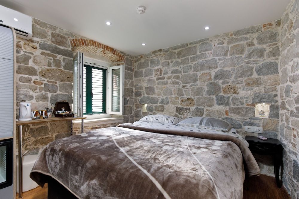 Luxury Authentic Studio Split Old-Town Deluxe Double Room 2