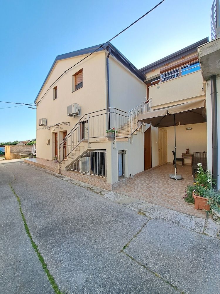 Studio Leo Apartment