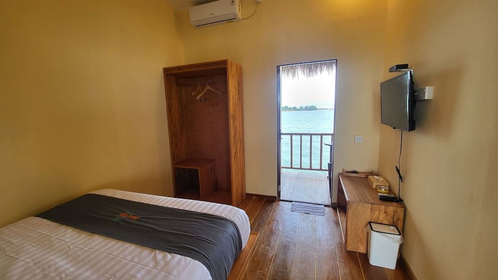 Kelong Pancing Madu Tiga Room, 1 Queen Bed 2