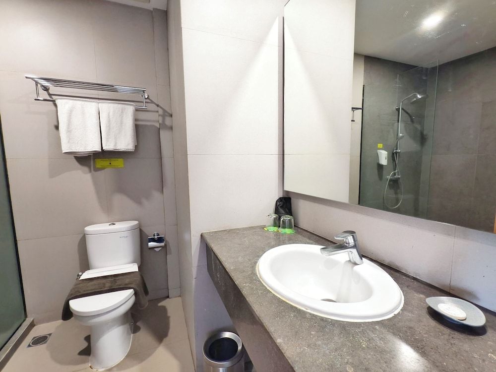 The West Cove Hotel Deluxe Double or Twin Room, Beach View