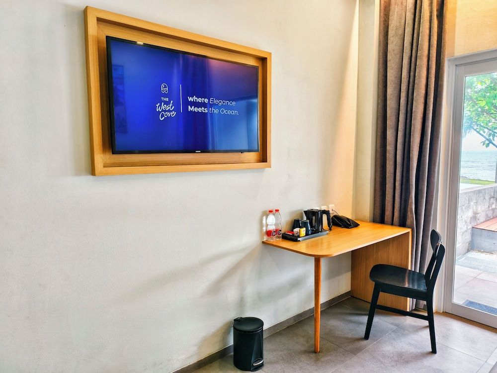 The West Cove Hotel Deluxe Double or Twin Room, Beach View 3