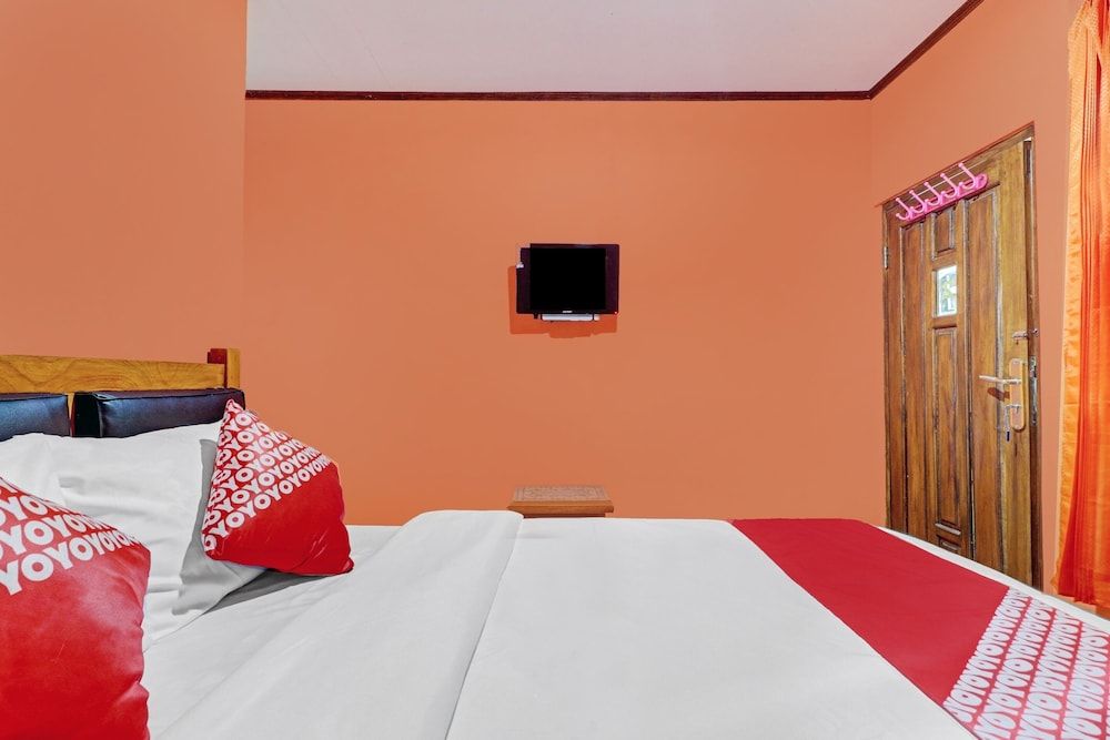 OYO 90454 Adinda Homestay Cibodas Lembang Deluxe Double Room 6