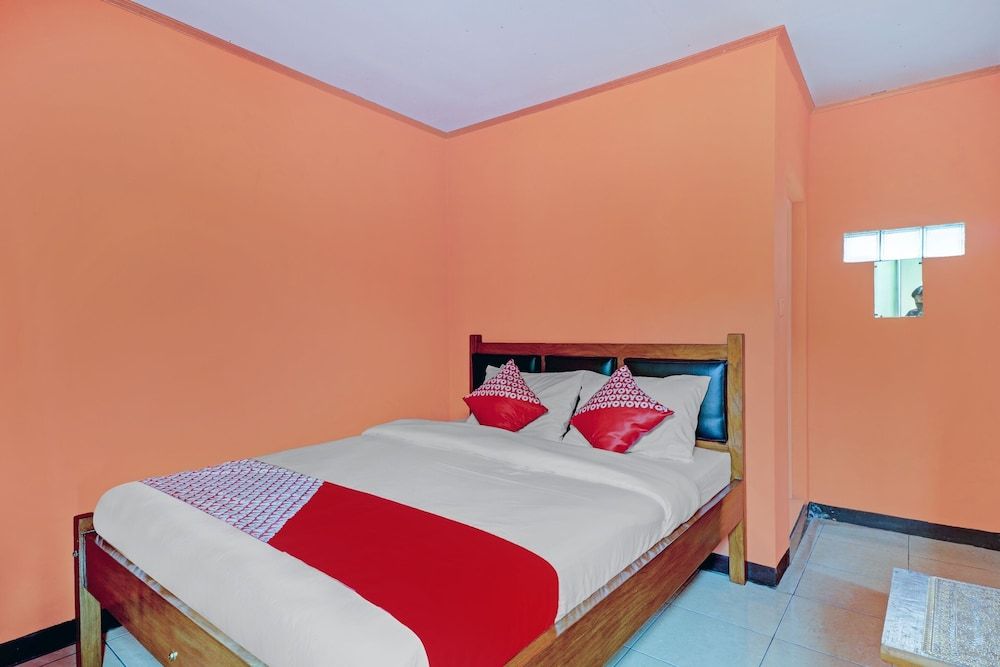 OYO 90454 Adinda Homestay Cibodas Lembang Deluxe Double Room 2