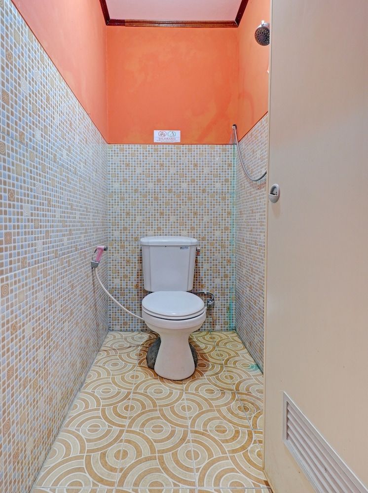 OYO 90454 Adinda Homestay Cibodas Lembang Deluxe Double Room 8