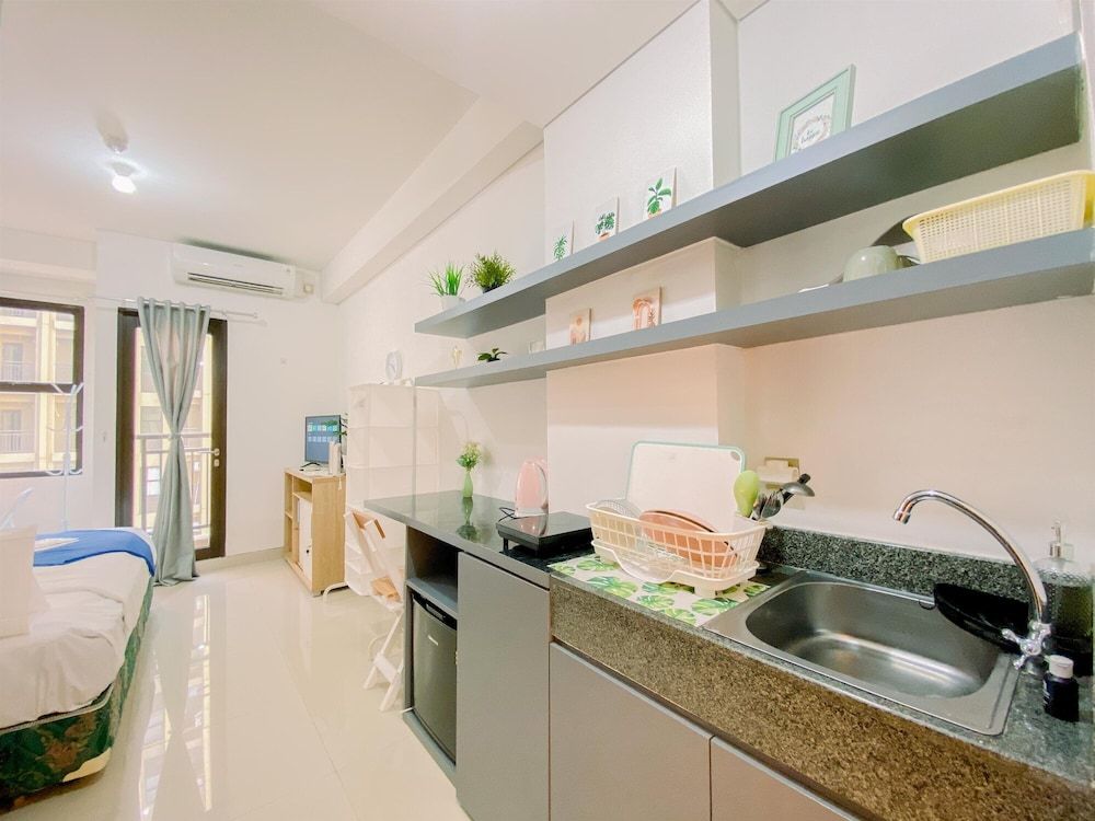 Relaxing Studio At Transpark Cibubur Apartment
