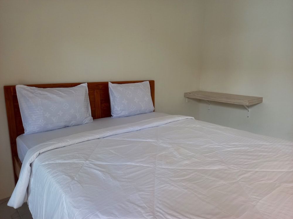 Savira Serenity Hotel Deluxe Double Room, Balcony, Garden View 3