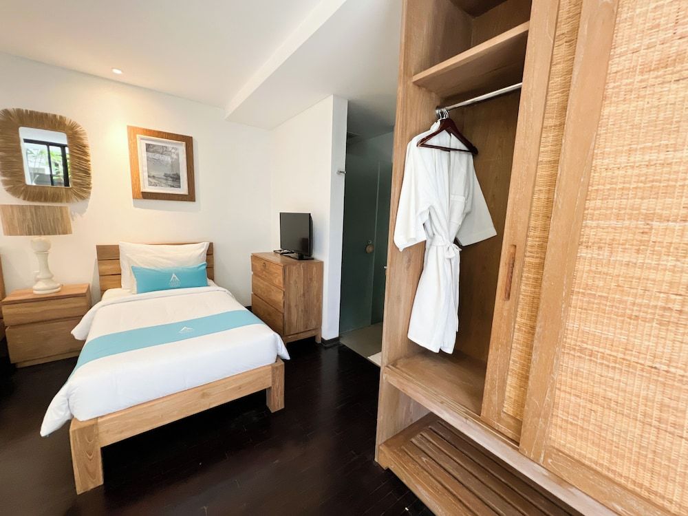 Comfort Villa, Pool View