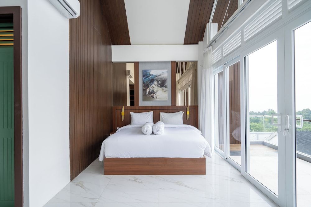Royal Urban Resort