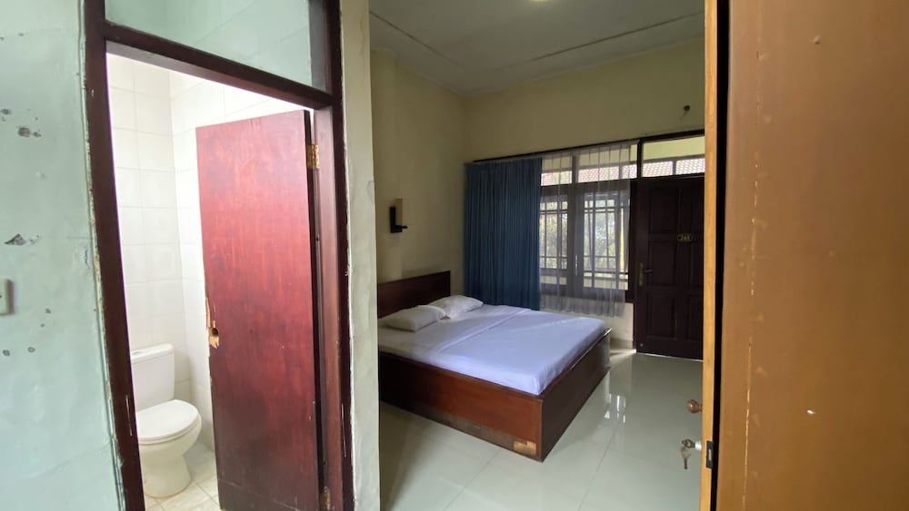 Collection O Pekalongan Near Pasar Batik Setono Formerly Hotel Jayadipa Standard Double Room 2