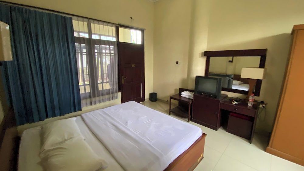 Collection O Pekalongan Near Pasar Batik Setono Formerly Hotel Jayadipa Standard Suite 4