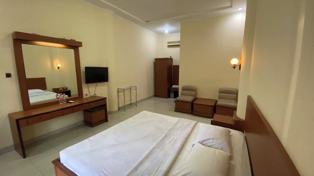 Collection O Pekalongan Near Pasar Batik Setono Formerly Hotel Jayadipa Family Suite 3