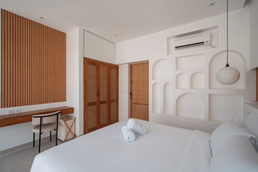 Deluxe Villa, 1 King Bed, Balcony, Pool View
