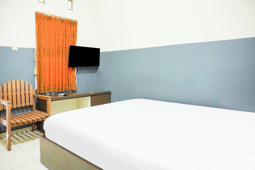 Hotel O Pekalongan Near Pasar Batik Setono Formerly Hotel Puspa Indah Standard Double Room 2