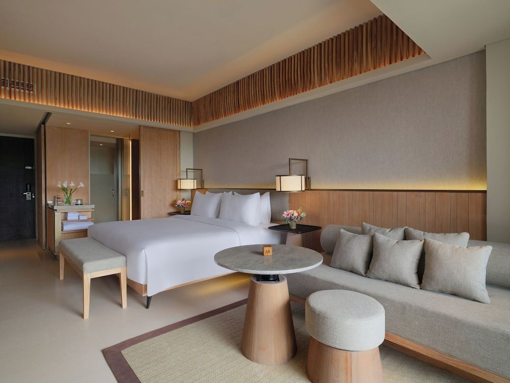 Deluxe room, balcony and forest view - 1 king bed