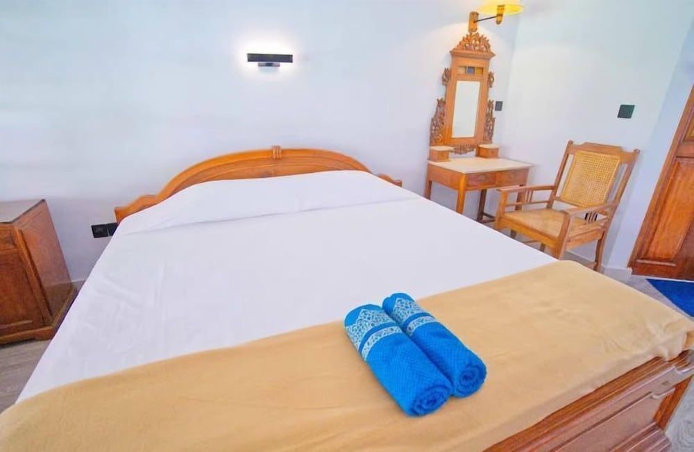 Uns Hotel - Bali Double Room, Pool View 3