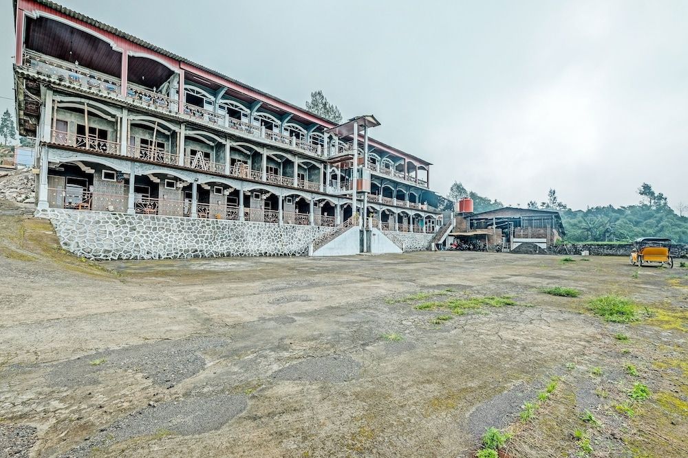 Capital O 92276 Hotel Pesona Gunung