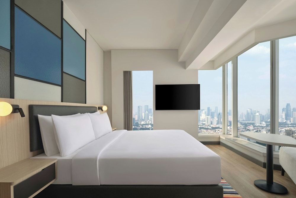 Suite, 1 Bedroom, City View (Sky)