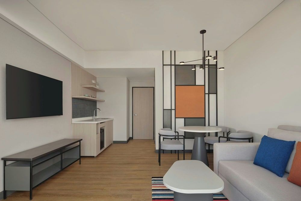 Suite, 1 Bedroom, City View (Sky)