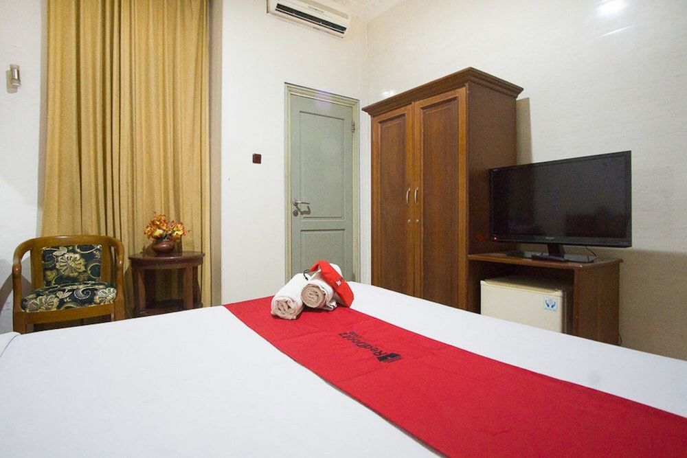 Double Room (RedDoorz)