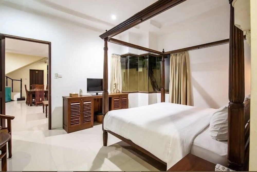 8 Bedroom Villa
