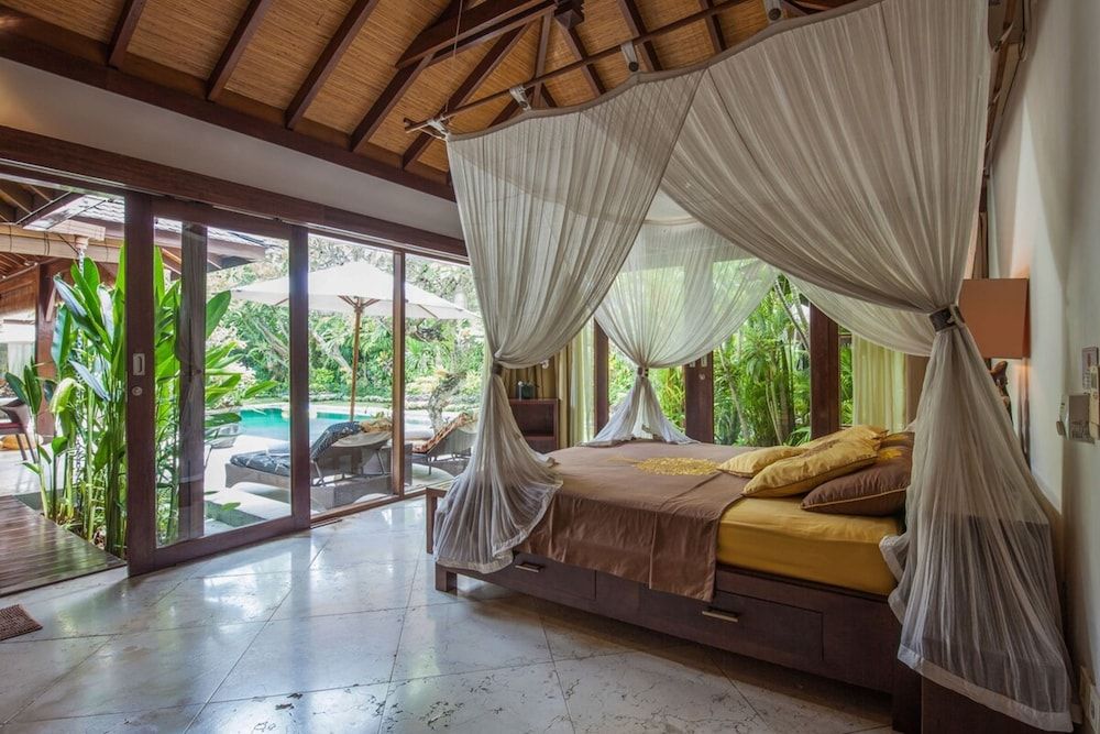 Basic Villa, Multiple Beds
