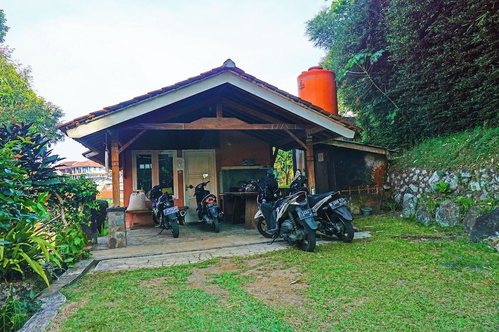 Capital O 92836 Villa Kampoeng Katineung