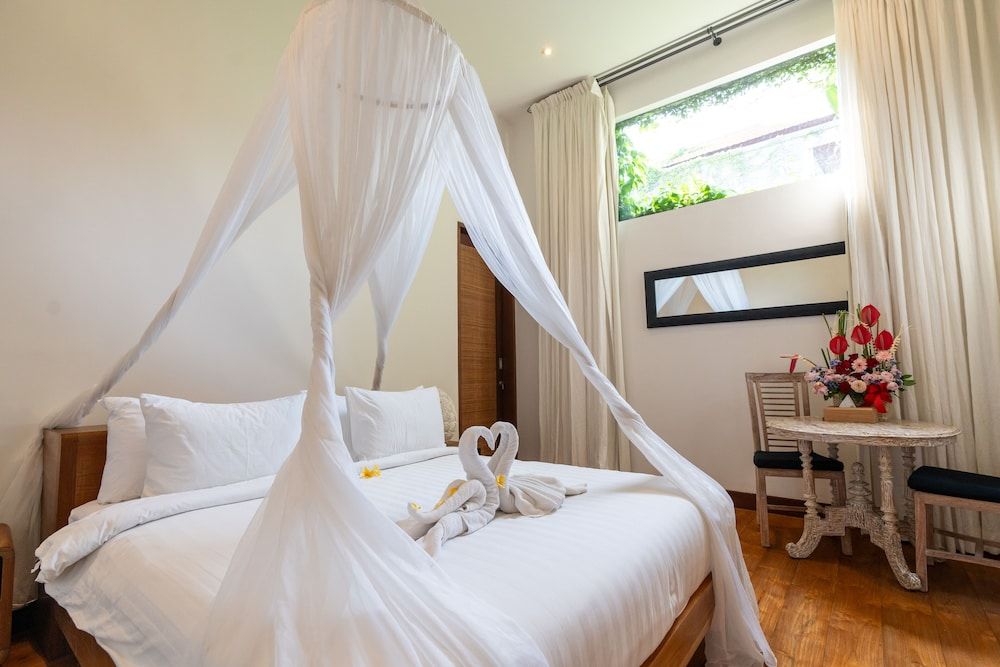 One Bedroom with Plunge Pool Villa and Bathtub