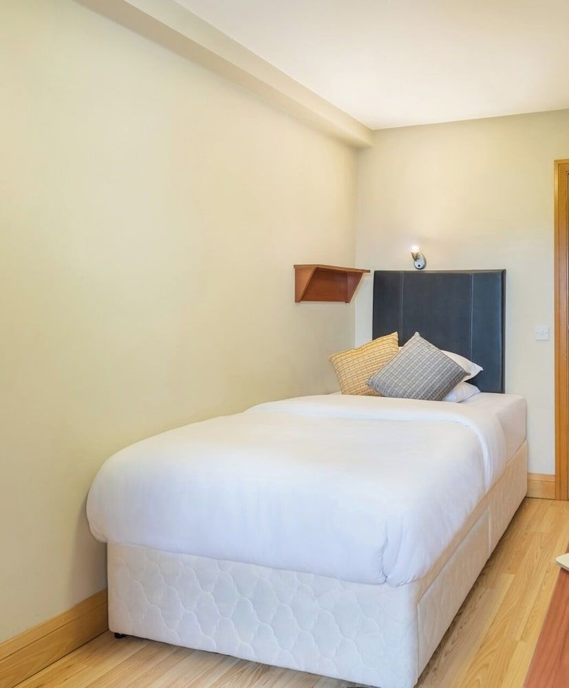 Single Room, 1 Twin Bed, Shared Bathroom