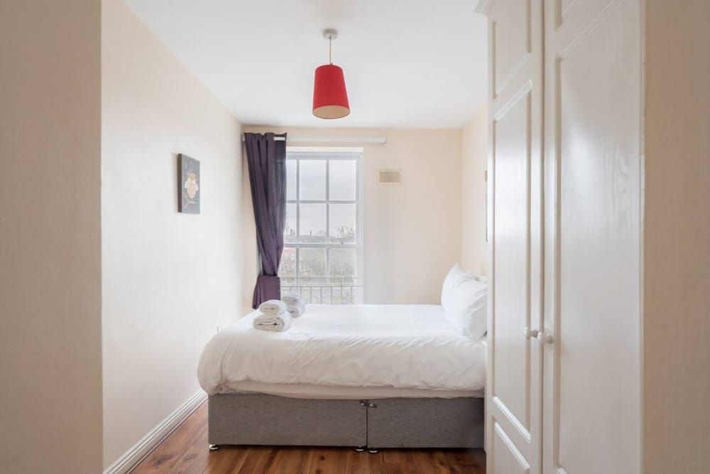 Basic Apartment, Multiple Beds