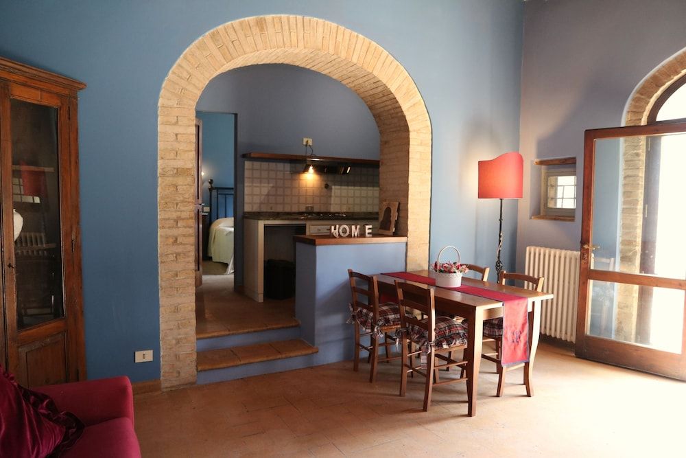 Corte Fratini Residenza D'Epoca Superior Apartment, Fireplace, Courtyard Area 6