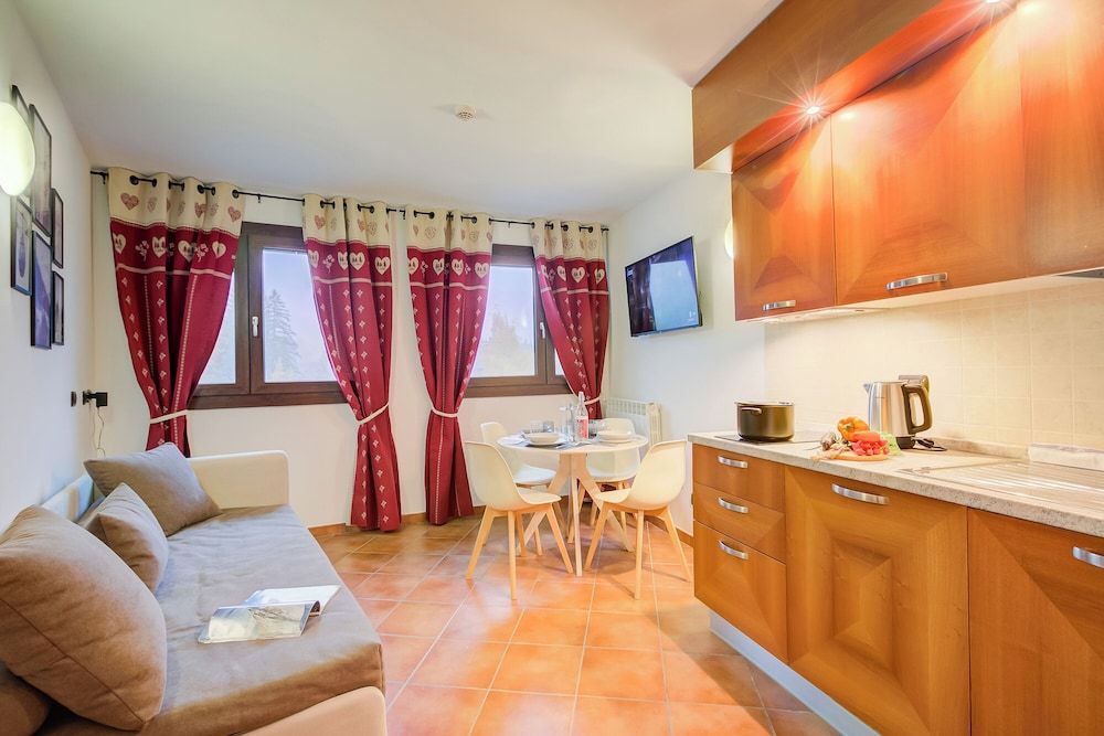 Family Apartment, Multiple Bedrooms (L' Aquila Campo Smith On The Ski)